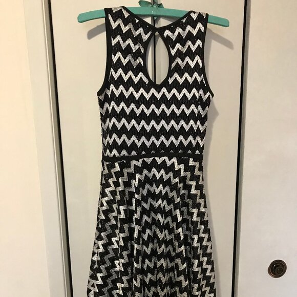 Studio Y Ladies Silver And Black Lace Look Dress Size Medium - Picture 2 of 3